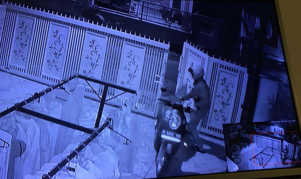 Tangkapan layar video CCTV yang merekam aksi pencuri motor di Kota Batu