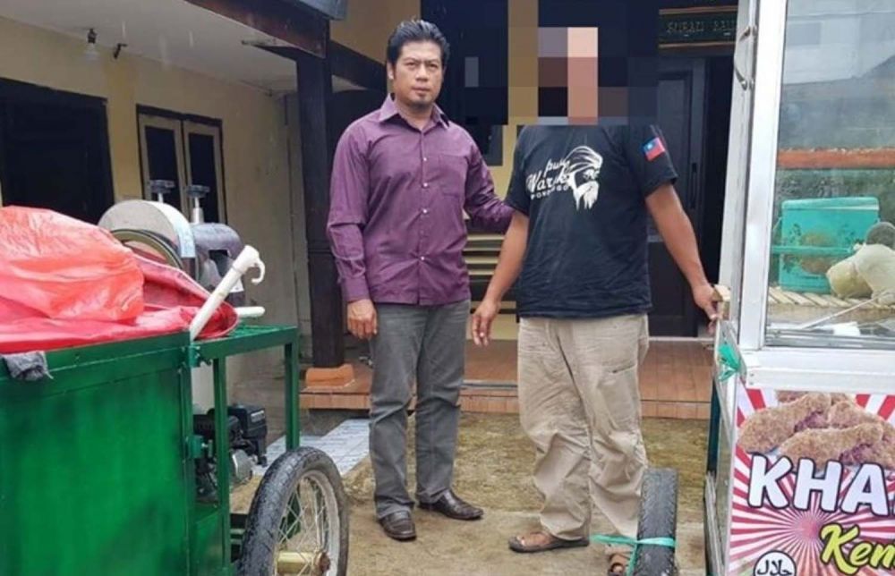 Pencuri gerobak ditangkap setelah polisi menyamar jadi pembeli di situs jual beli online