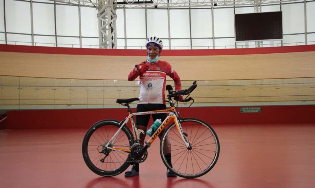 Tarwi dan sepeda legendaris miliknya yang dicuri maling
