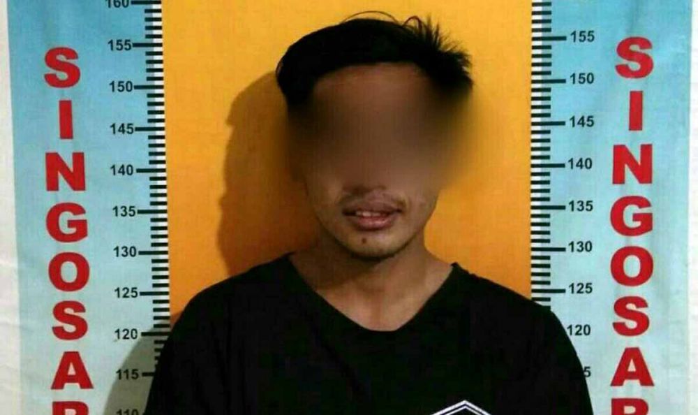 Farizal, salah satu pengedar yang diamankan di Mapolsek Singosari, Malang