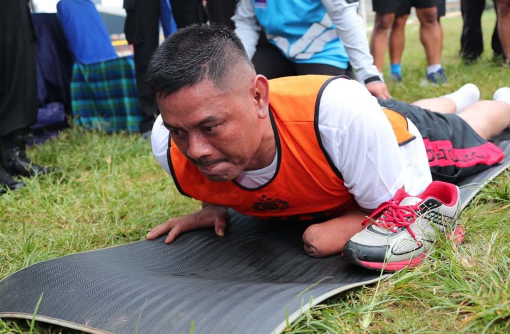 Salah satu anggota Polri yang mendapat penghargaan mengikuti pendidikan SIP