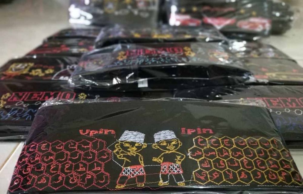 Songkok motif Upin Ipin juga menjadi salah satu primadona