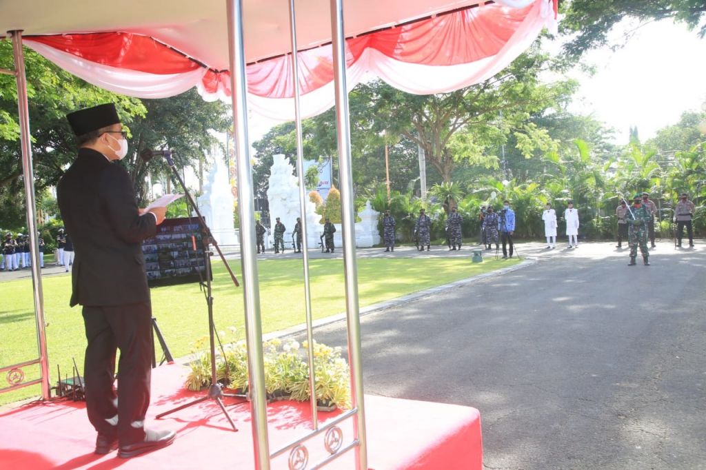Bupati Anas pimpin upacara Hari Pahlawan di Kantor Pemkab Banyuwangi