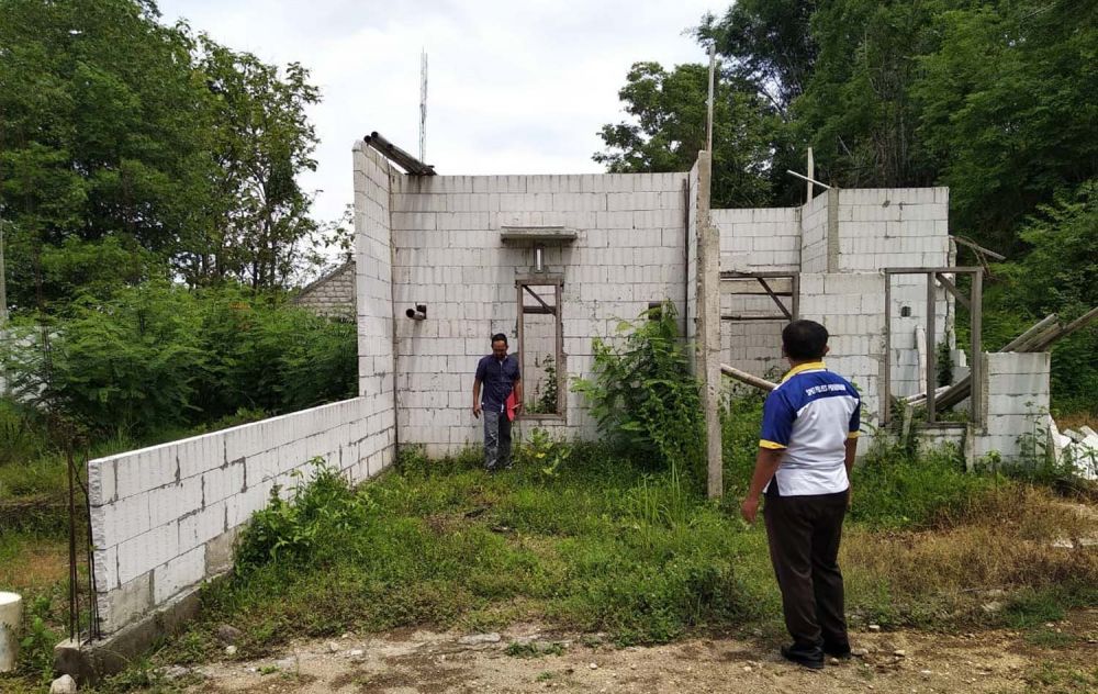Tim Satreskrim Polres Ponorogo melakukan pengecekan di lokasi perumahan diduga bodong