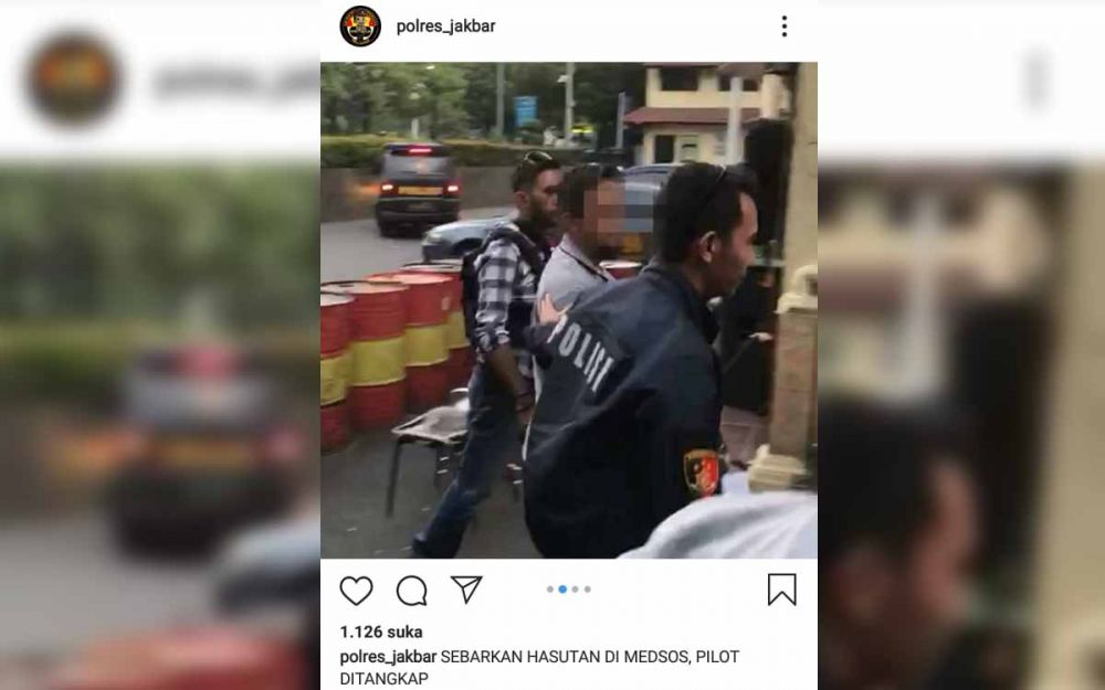 Capture akun Instagram @Polres_Jakbar terkait penangkapan pilot