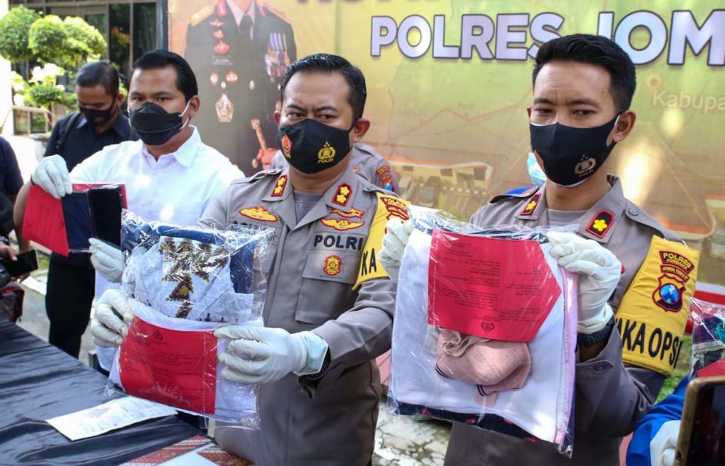 Barang bukti pencabulan yang dilakukan pimpinan ponpes dibeber di Mapolres Jombang