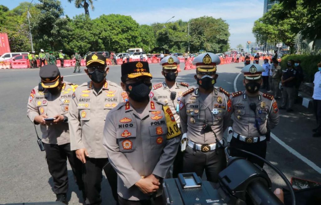 Kapolda Jatim, Irjen Pol Nico Afinta di titik penutupan pintu masuk Surabaya depan Cito Mall