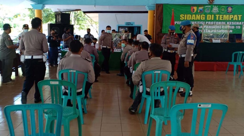 Personel Satlantas Polres Pasuruan yang viral dangdutan menjalani sidang yustisi