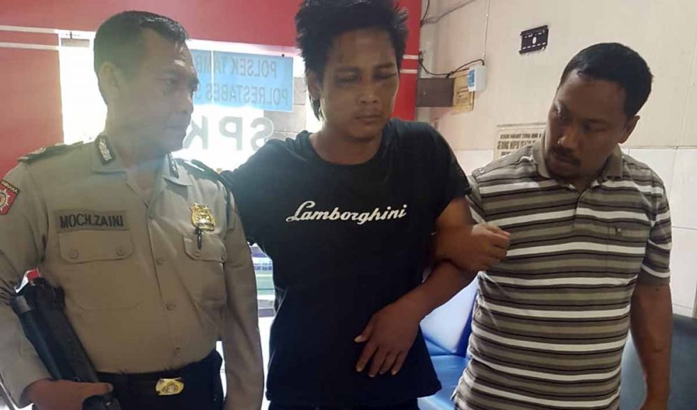 Nasid (tengah), bandit motor yang sudah 8 kali mencuri di Surabaya
