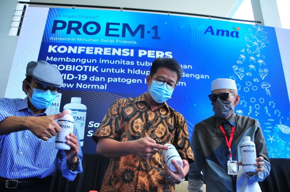 Dari kiri ke kanan (Prof. Subijanto Marto Sudarmo, Presdir PT Agro Mitra Alimentare (AMA) Apt. Ge Recta Geson, Habib Hasan Mulachela)