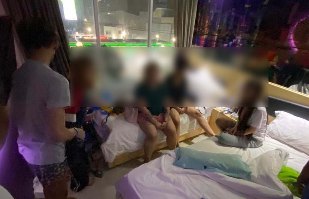 Penggerebekan prostitusi online oleh Unit Jatanras Satreskrim Polrestabes Surabaya