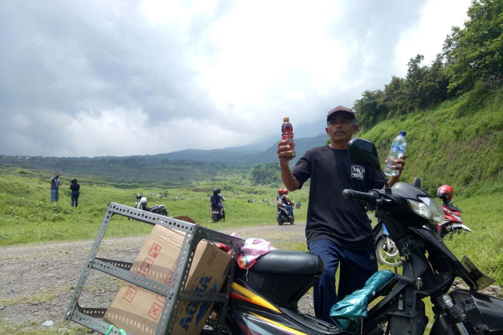 Warga ketiban rezeki dengan berjualan di Ranu Manduro, Ngoro, Mojokerto