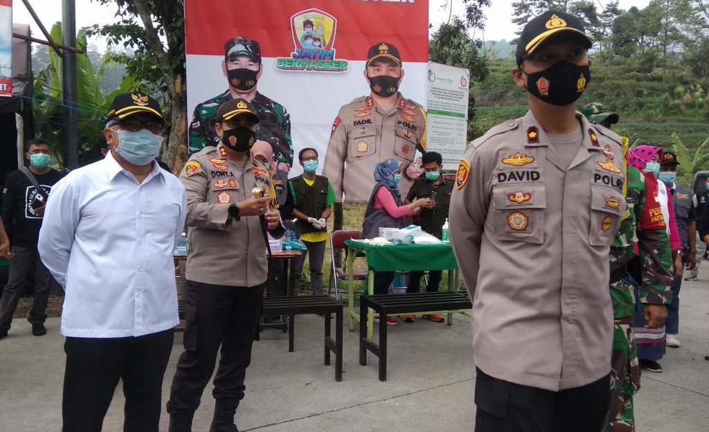 Forkompimda Kabupaten Mojokerto meninjau pelaksanaan rapid test untuk para wisatawan