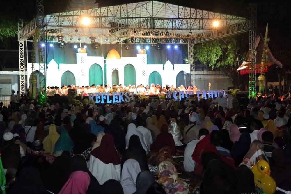 Acara malam refleksi akhir tahun yang berlangsung di Taman Blambangan 