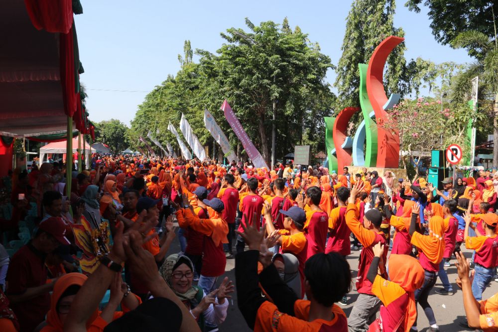 Flashmob Senam Alfabet pecahkan rekor Muri