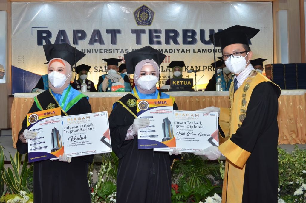 Rektor UMLA Dr A Aziz Alimul Hidayat, saat prosesi wisuda di Auditorium UMLA.