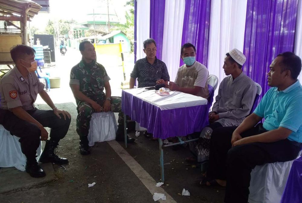 Muspika Purworejo, Kota Pasuruan memberikan pengertian kepada keluarga yang mengadakan resepsi pernikahan