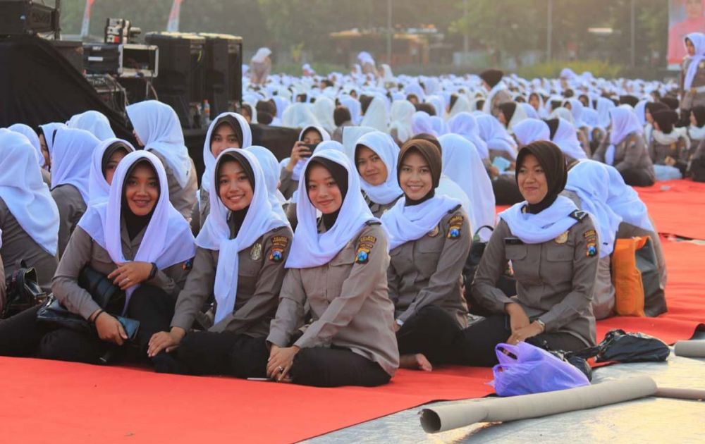 Para polwan se Jatim mengikuti istigosah kubro dan doa bersama untuk keutuhan Indonesia