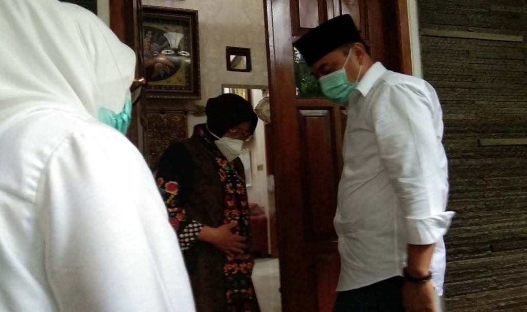 Wali Kota Risma saat menerima Eri Cahyadi di rumah pribadinya