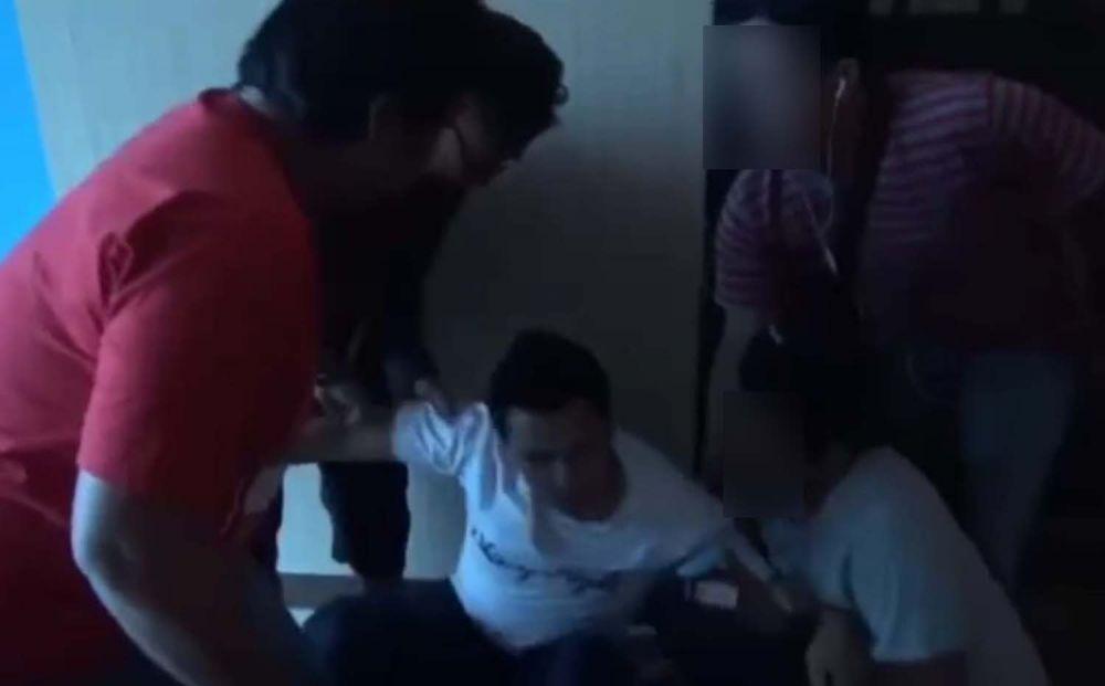 Salah satu kurir saat disergap Tim Bidang Pemberantasan BNNP Jatim