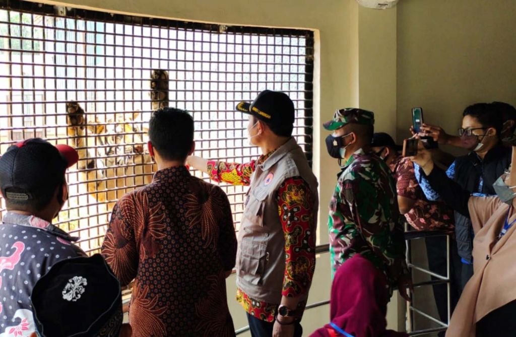 Bupati Lamongan Zuhronur Efendi bersama jajaran Forkopimda saat berkunjung ke Maharani Zoo