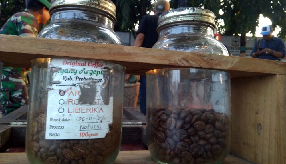 Si Komo menampilkan kopi asli Probolinggo