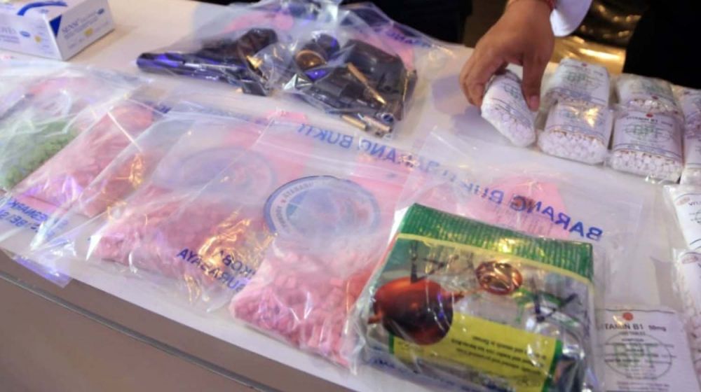 Barang bukti yang disita Satresnarkoba Polrestabes Surabaya dari sindikat pengedar narkoba Riau-Surabaya