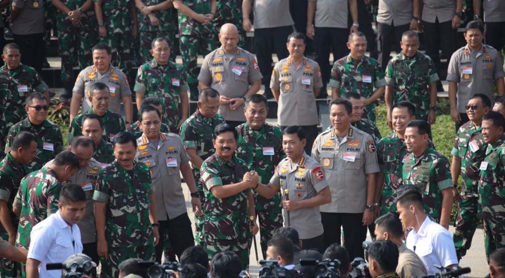 Panglima TNI Marsekal TNI Hadi Tjahyanto dan Kapolri Jenderal Polisi Idham Azis