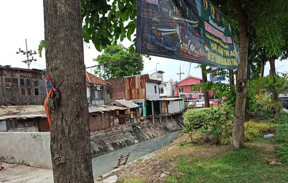 Spanduk Eri Cahyadi akhirnya dicopot