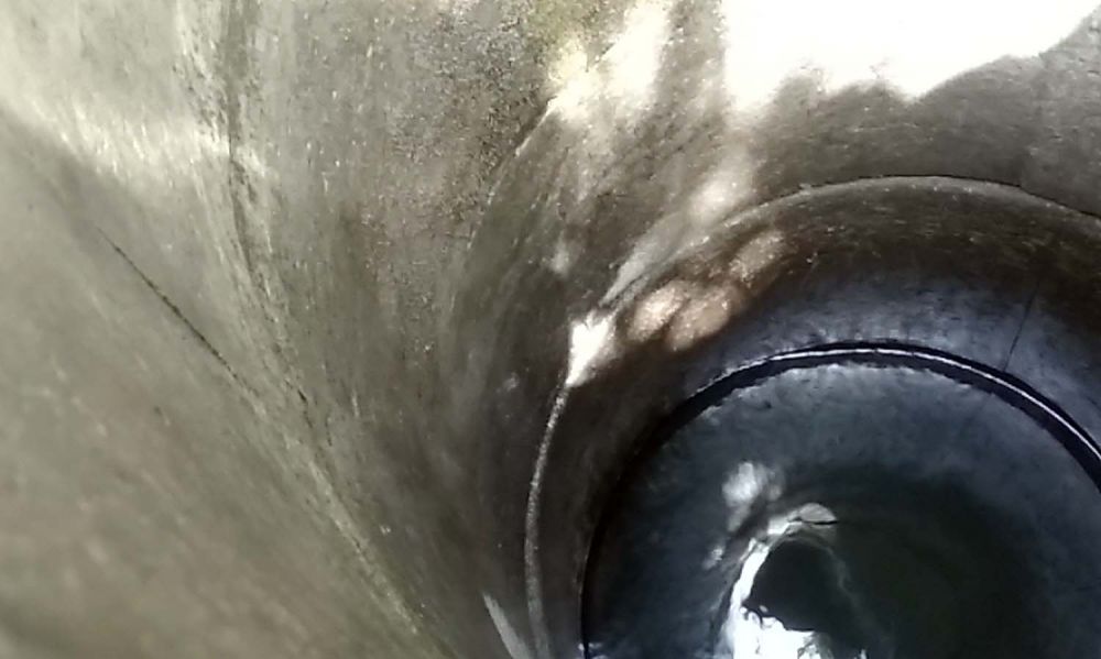 Penampakan air dalam sumur ajaib di Makam Watutulis, Sidoarjo