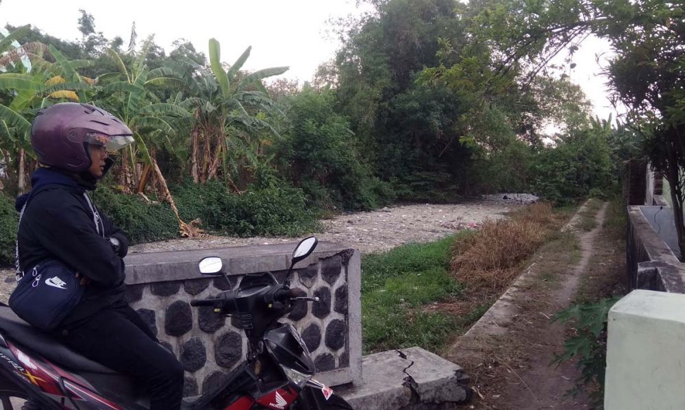 Sungai Ledeng di Mojokerto tercemar, diduga limbah usus ayam