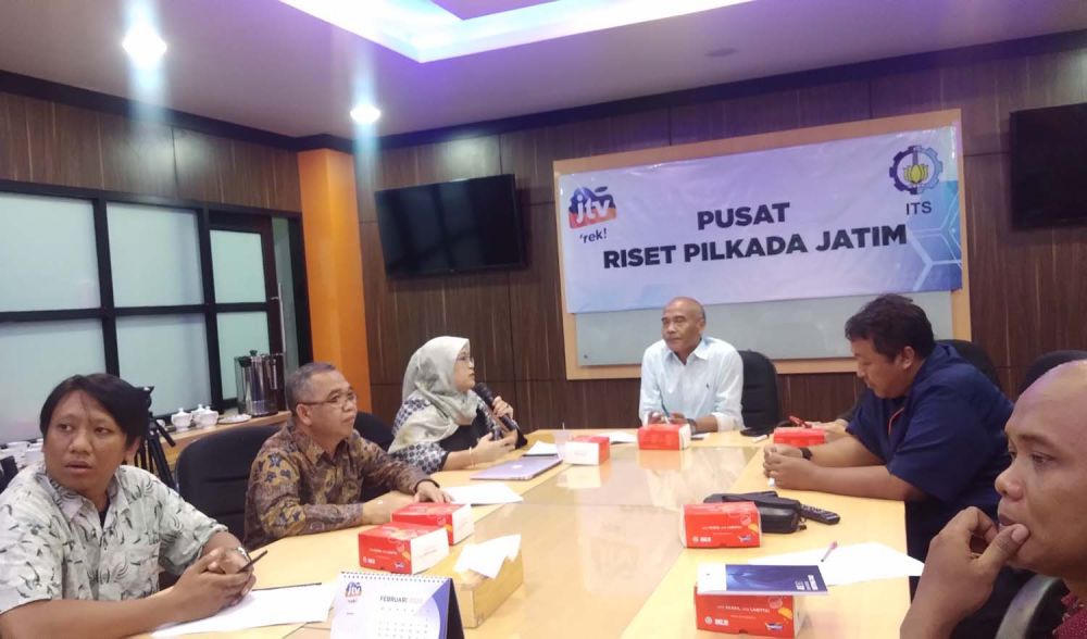 Tim Riset Pilkada JTV dan ITS membeberkan hasil surveinya