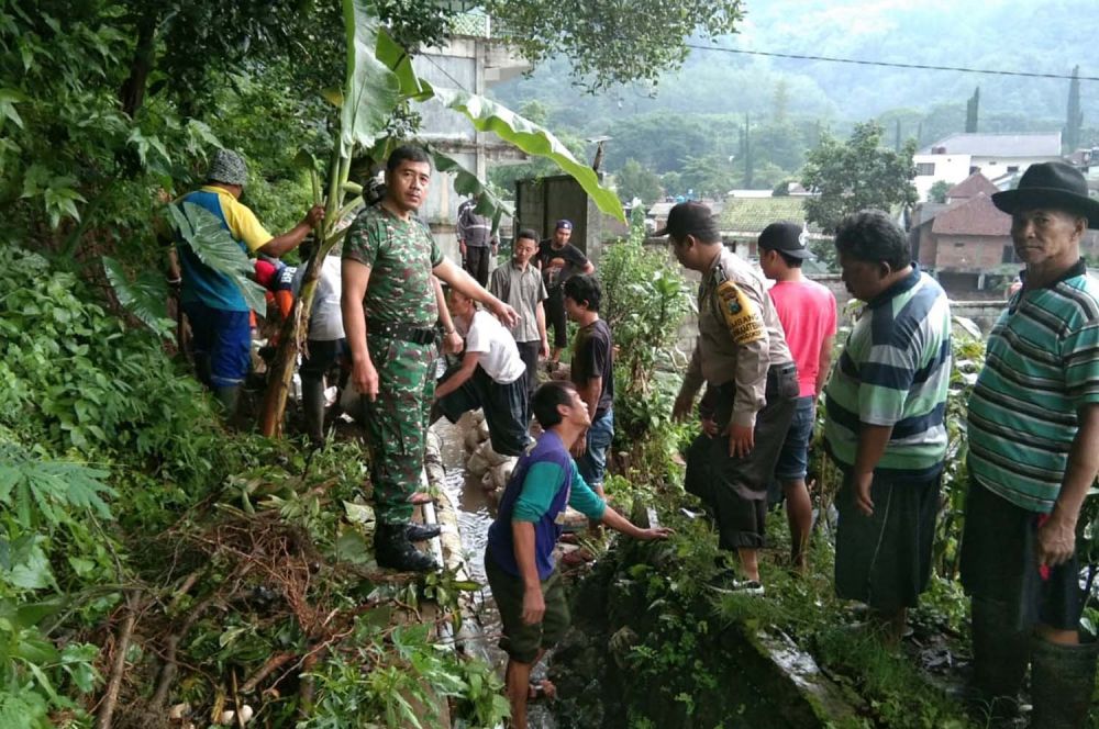 Penanganan bencana alam banjir lumpur di Kota Batu