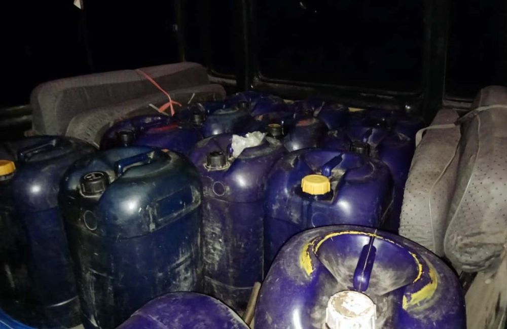 Barang bukti belasan jerigen berisi BBM bersubsidi jenis premium