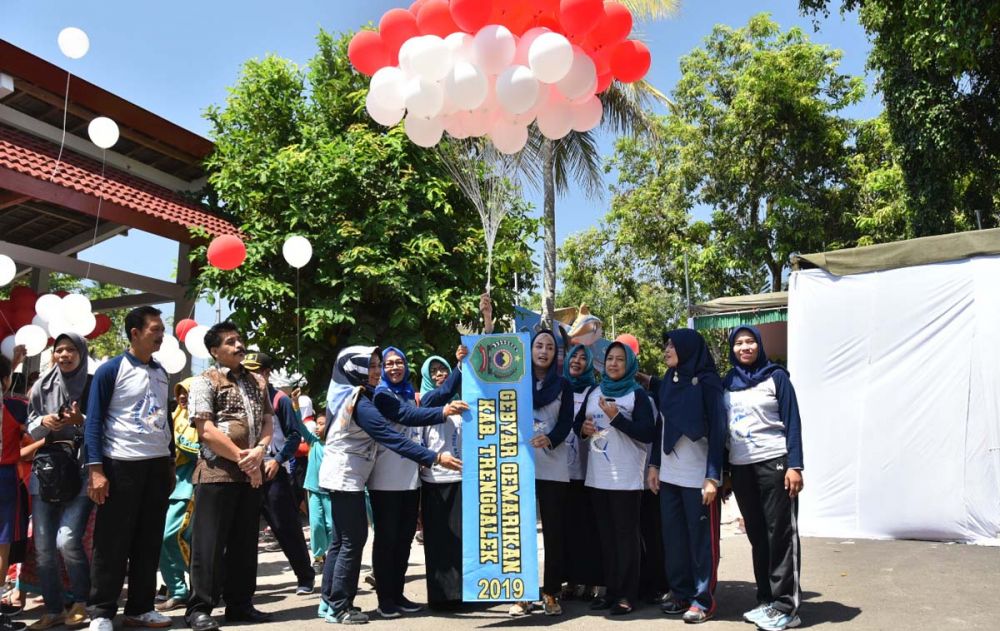 Novita Hardini, istri Bupati Trenggalek Mochamad Nur Arifin dalam peringatan Hari Ikan Nasional