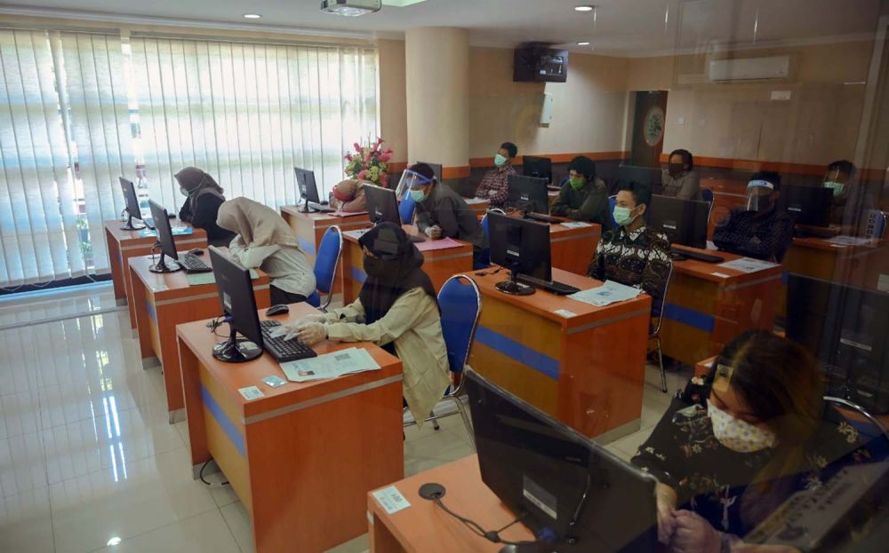 Pelaksanaan UTBK SBMPTN 2020 hari pertama di Unair Surabaya