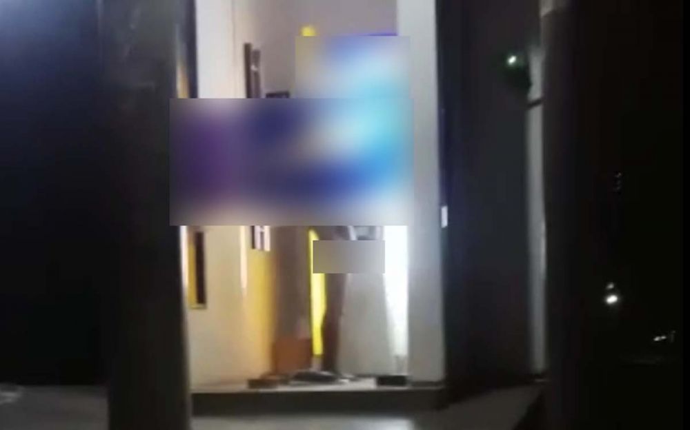 Tangkapan layar video pria onani di bilik ATM yang beredar