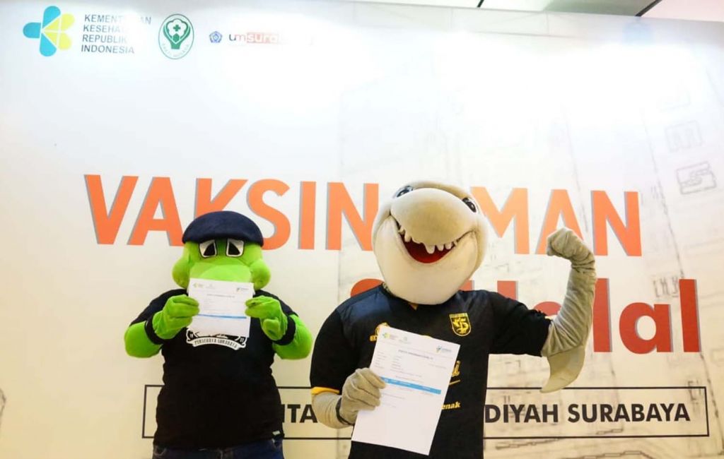 Jojo dan Zoro maskot Persebaya dihadirkan dalam vaksinasi yang digelar UMSurabaya