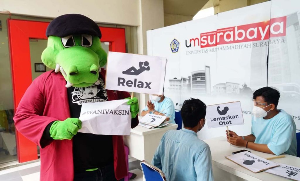 Vaksinasi yang digelar UMSurabaya
