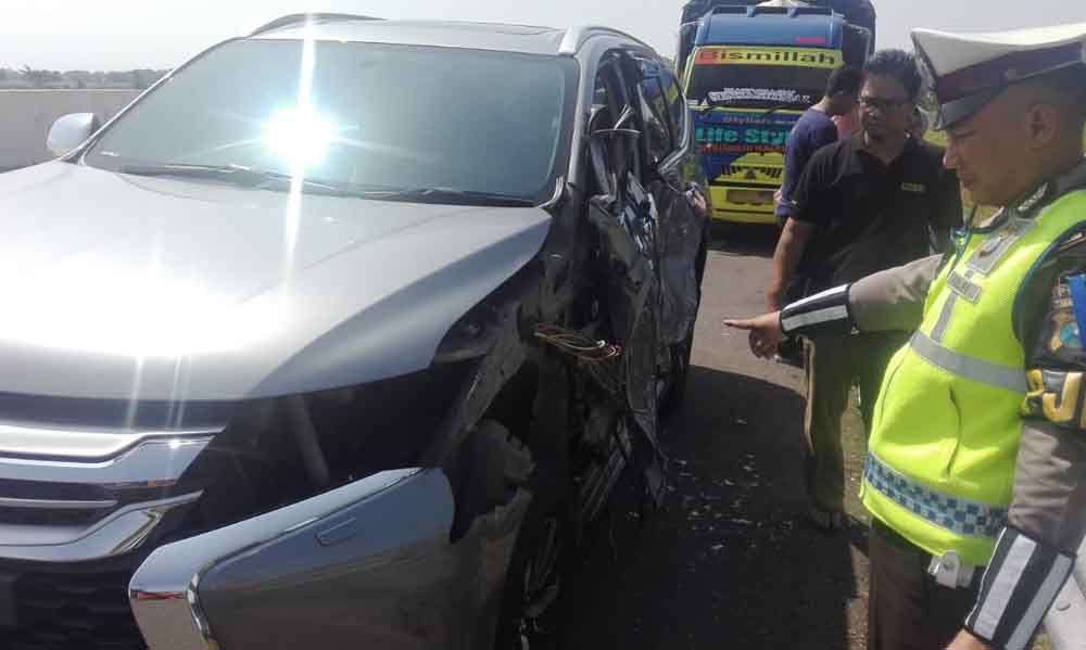 Mobil Mitsubishi Pajero ringsek di Tol Nganjuk akibat menabrak truk