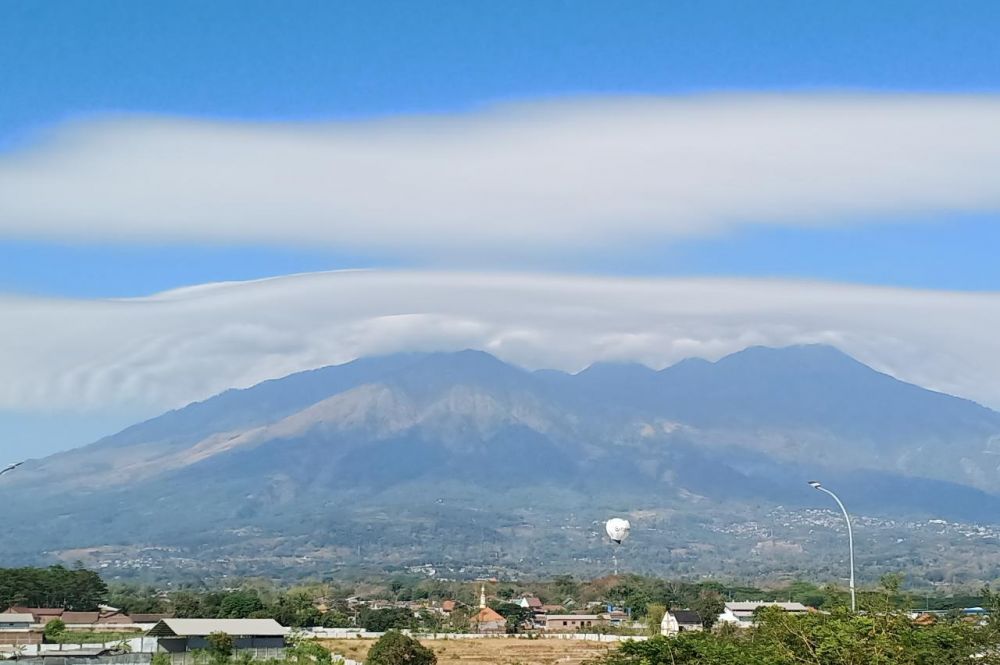 Woiii Indahnya Gunung  Arjuno  dan Welirang Berselimut Awan