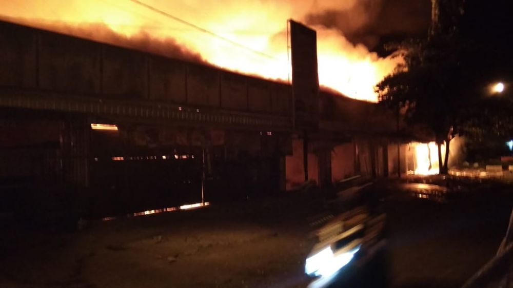 Pasar Ngunut Tulungagung terbakar