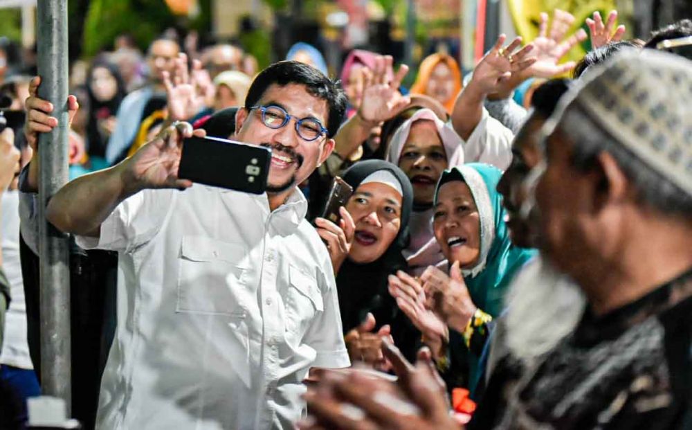 Irjen Pol (Purn) Machfud Arifin menyapa warga Simo Pomahan Baru Surabaya