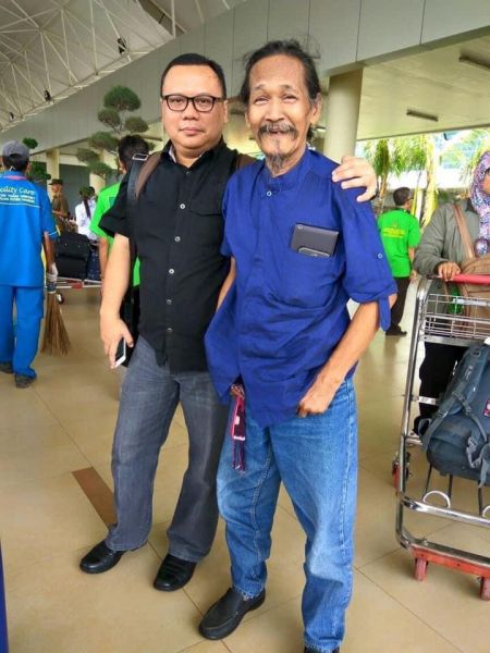 Penulis bersama almarhun Djoko Suud Sukahar