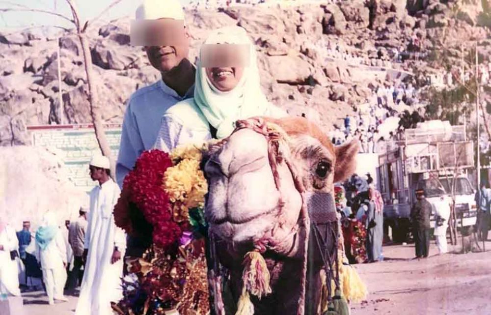 Foto almarhum ayah dan mama dari D saat haji tahun 2001 (foto dokumen keluarga for jatimnow.com)