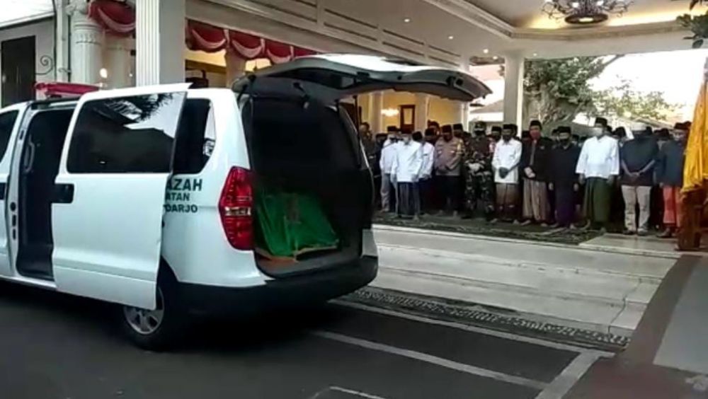 Salat jenazai di pendopo