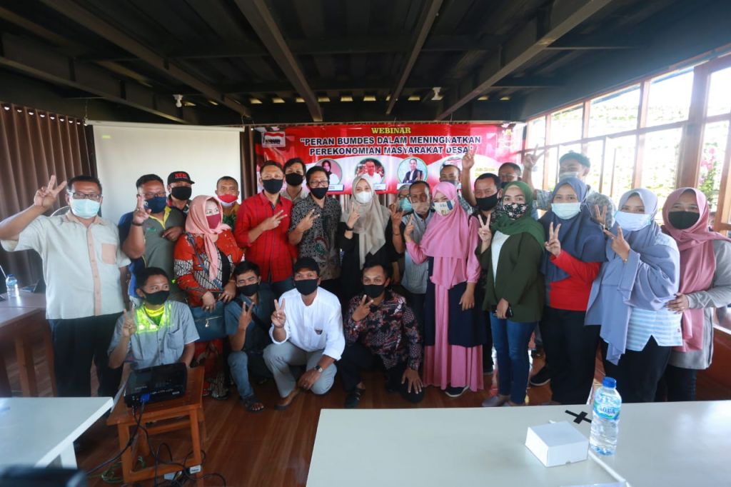 Cabup Banyuwangi Ipuk Fiestiandani usai diskusi 'Peran BUMDes dalam Meningkatkan Perekonomian Masyarakat Desa'