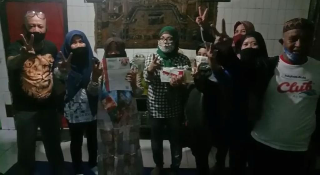 Ibu-ibu yang menyatakan beda pilihan dengan Wali Kota Surabaya Tri Rismaharini (Risma)