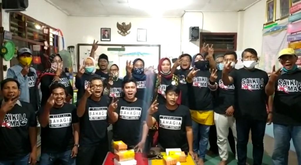 Ibu-ibu yang menyatakan beda pilihan dengan Wali Kota Surabaya Tri Rismaharini (Risma)
