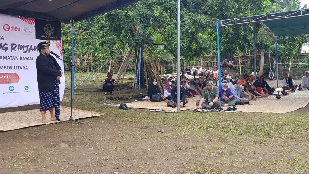 Tradisi adat Sasak 'Asuh Gunung Rinjani' di Desa Senaru, Kecamatan Bayan, Kabupaten Lombok Utara